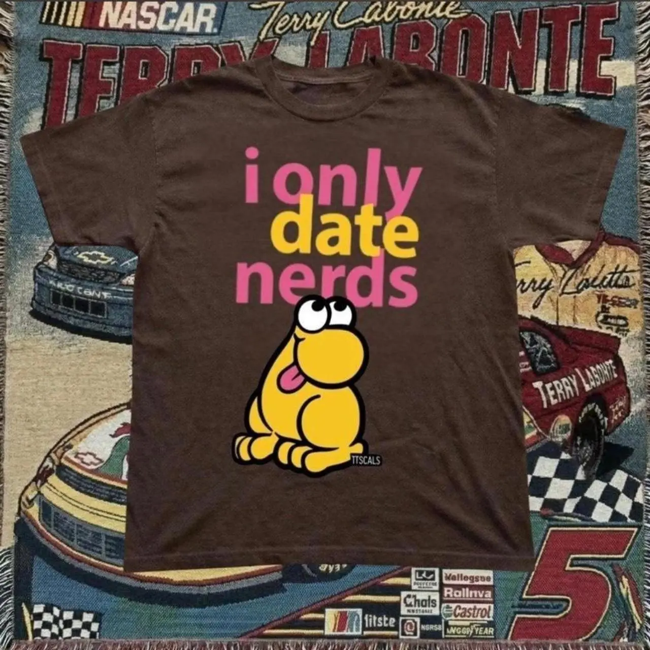 i only date nerds graphic tee