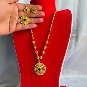 Gold Tone Ball Haar Set with Matching Earrings and Adjustable Finger Rings for Elegant Styling