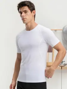 Men's sports T-shirt short sleeve, quick-drying elastic fabric, moisture-wicking and sweat-absorbing performance, fits snugly around slender muscle lines. Perfect for gym workouts, running, training and sports activities.