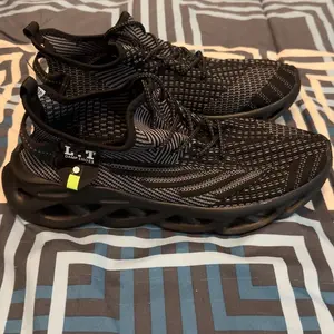 Product Review of Mens Shoes, Ultra-light Textured Design Lace-up Trainers for Treadmill Wear As Gift, Workout Sneakers, Casual Twist Sole Design Sports Running Shoes for Summer 2025 from 🇵**🇷