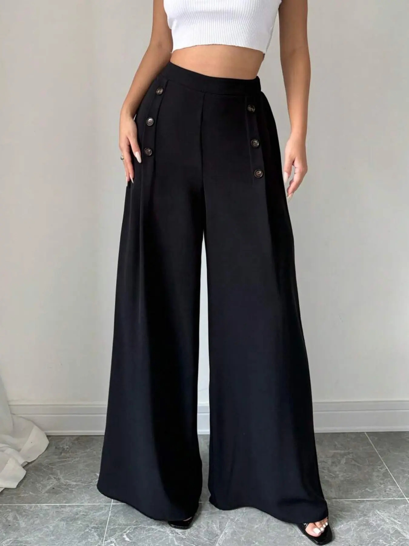 A black high-waisted buttoned dress pants for ladies, with slimming wide legs. Suitable for both commuting and vacation, Casual Commuter Wear, Casual Chic Trousers Casual Bottom