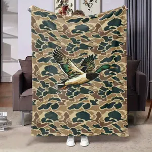 Duck camouflage printed flannel blanket - suitable for all seasons, soft and warm, camping, travel and home decoration, modern style warm gift for friends and family, home decoration shawl camouflage pattern soft flannel fabric