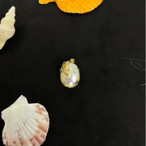 Natural freshwater pearl Baroque pearl pendant, classic and simple design, fashionable and versatile