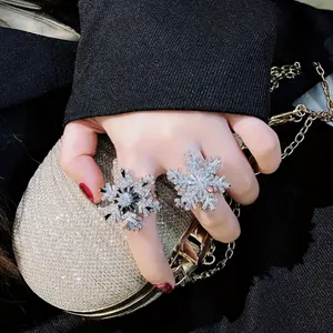 Adjustable Rotating Snowflake Ring - Relieve Anxiety and Stress, Ideal for Christmas, New Year, Valentine's Day Gifts for Women  smart ring