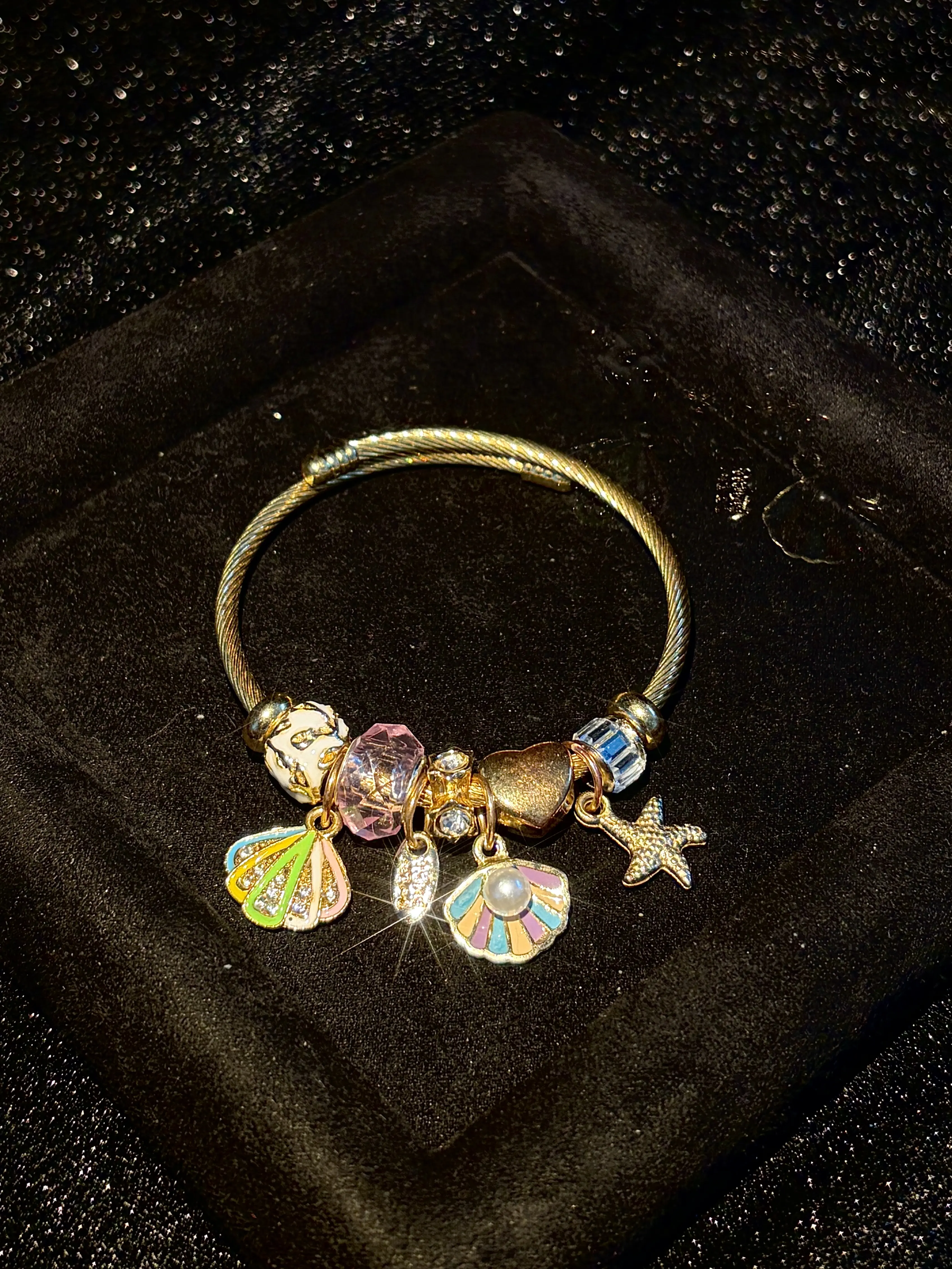 Gold Plated Ocean Theme Charm Bangle for Women, Enamel Shell Starfish Dangle Beaded Bangle, Adjustable Summer Holiday Statement Jewelry Gift for Her