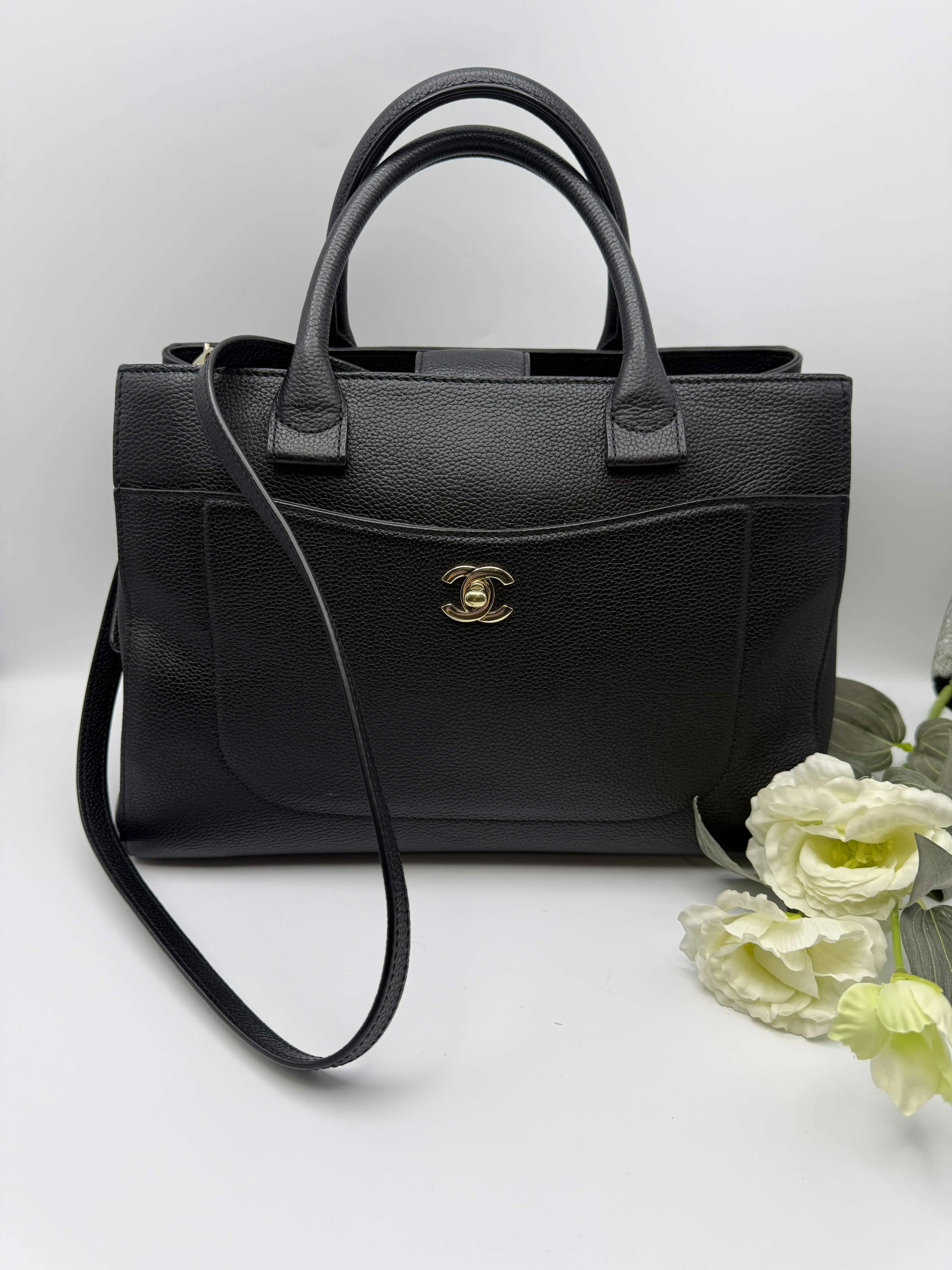 Pre-owned CHANEL Cerf Executive Tote, Black Caviar Leather Adjustable Crossbody Bag with Detachable Strap & Gold Hardware