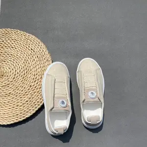 Light khaki linen pattern knob lace-free board shoes, low-top canvas shoes without laces, light and mature style daily versatile casual shoes