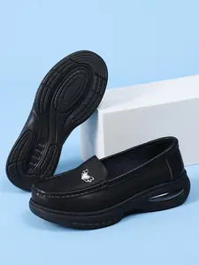 Women's Nurse Shoes Slip-On Sneakers, Casual Shoes, Simple Solid Color Outdoor Walking Shoes, Ultra-Light Cushioned Soft Sole Anti-Slip Work Shoes
