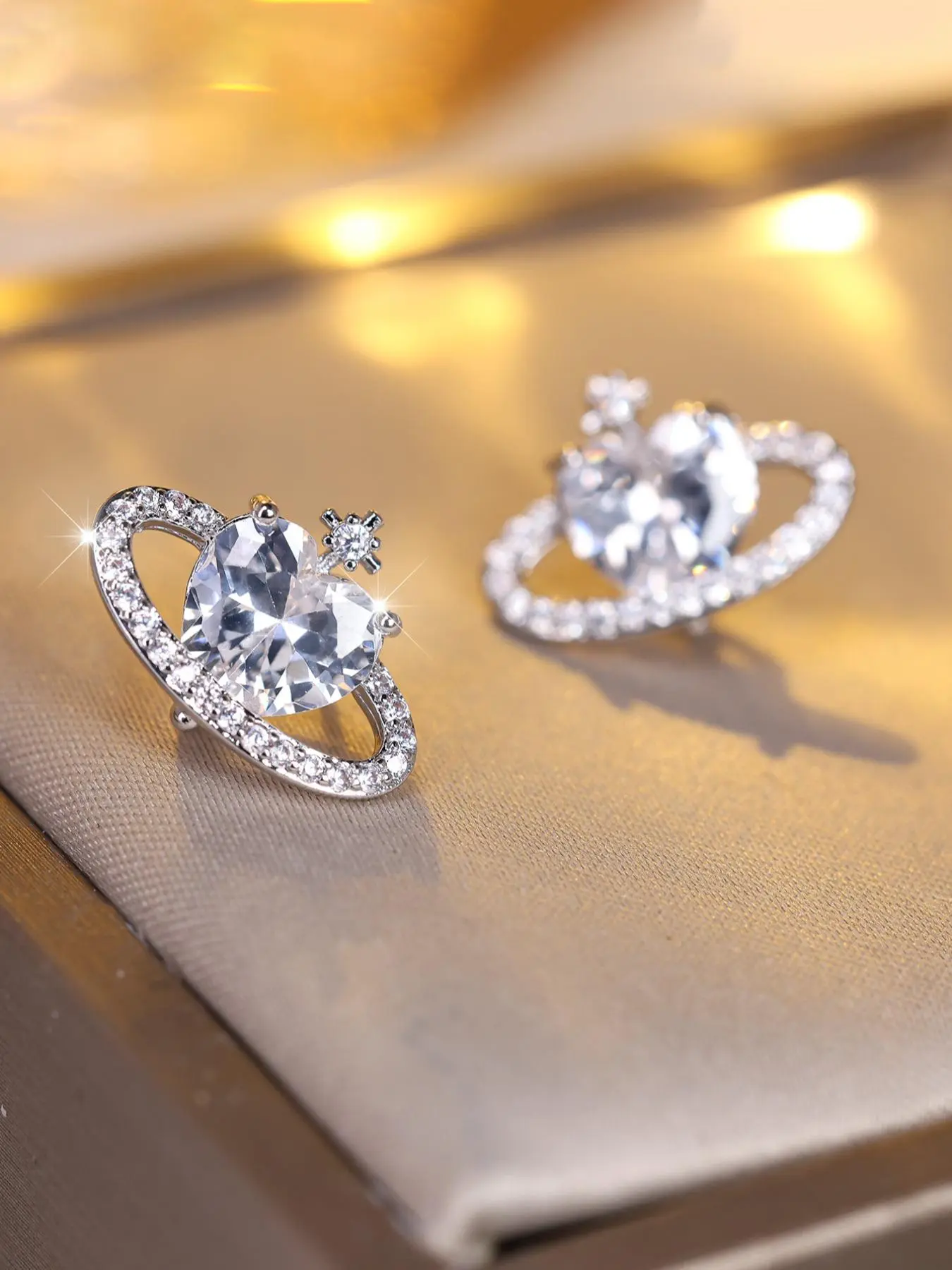 Heart & Planet Design Stud Earrings, As Valentine's Day Gift, Luxury Rhinestone Decor Stud Earrings, Ideal Fashion Matching Jewelry Valentine's Day Gift, Heart Shaped Earrings, Sparkling Ear Jewelry, Shining Earrings