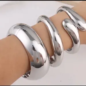 Elegant Silver Tone Bangle Bracelet Set - Stackable Cuff for Women - Fashionable Jewelry Accessory