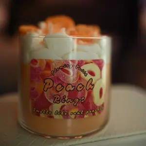 Peach Rings Candle - Sweet Treat with Peach Slices, Decorative Design, Ideal for Decor and Ornaments