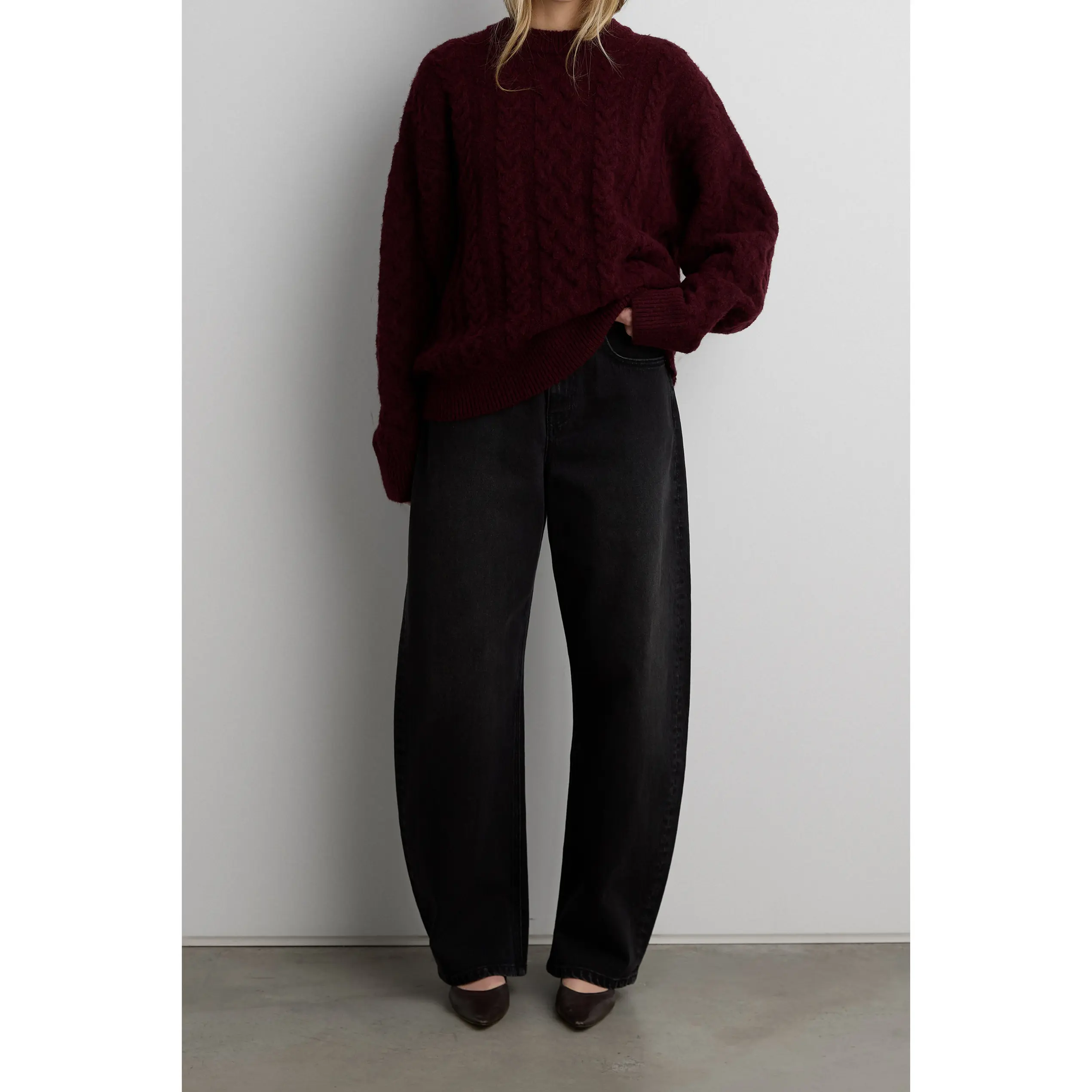 OVERSIZED CABLE KNIT SWEATER