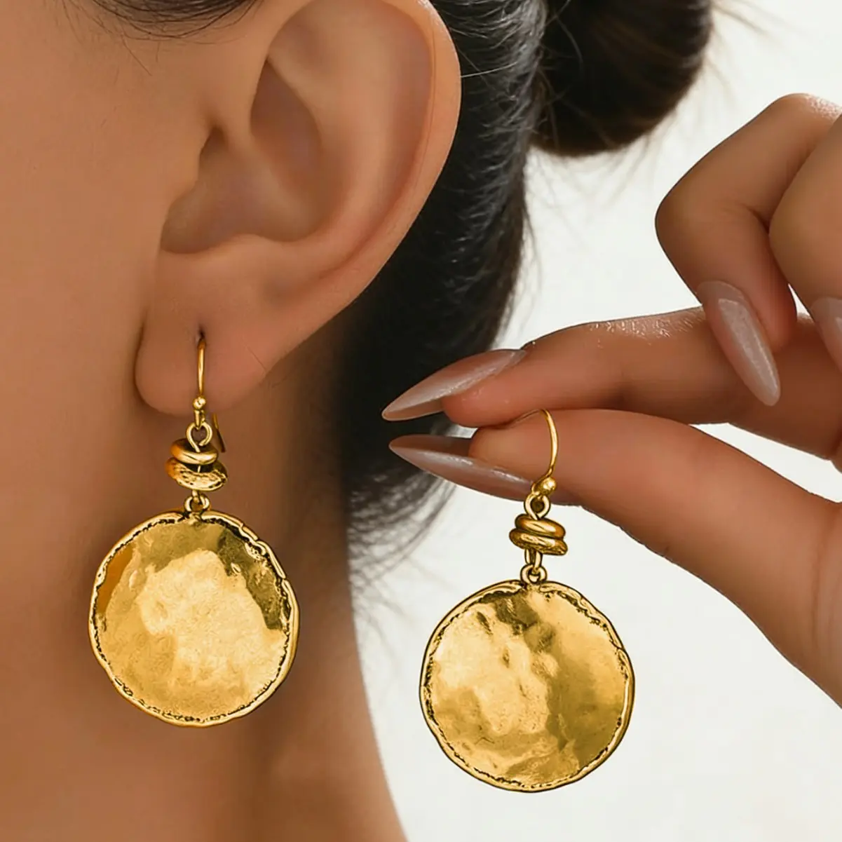 Women's Vintage Hammered Coin Drop Earrings, Round Disc Dangle Earrings with Textured Metal Design, Minimalist Geometric Statement Jewelry, Boho Style Fashion Earrings, Elegant Everyday Accessories for Women