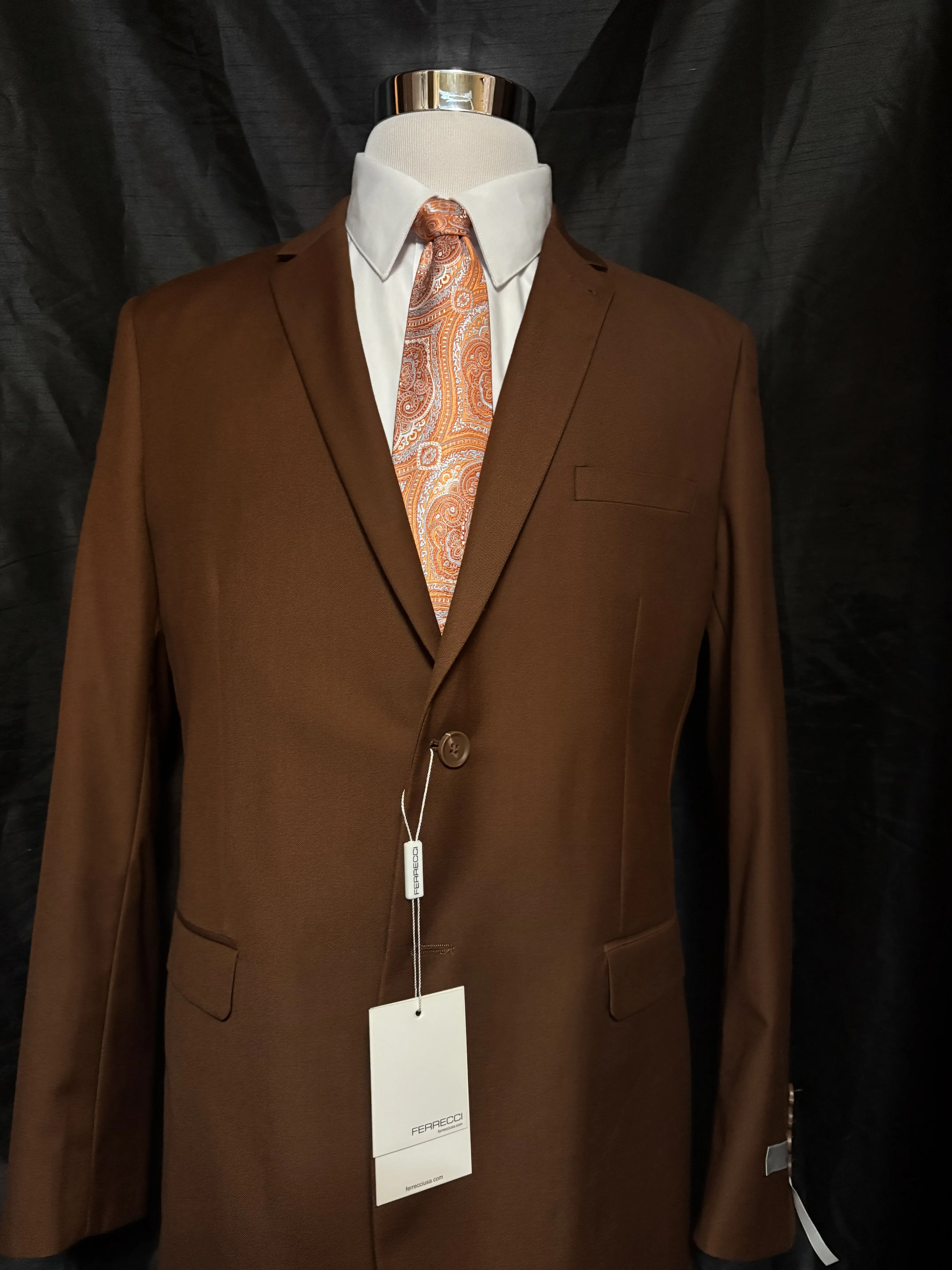 Men’s suits (36R)
