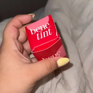 Product Review of Benefit Cosmetics Benetint Liquid Cheek Blush Stain & Lip Tint from v**a R**o