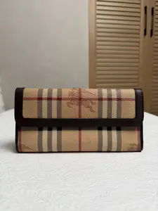 Pre-owned BURBERRY Haymarket Check Purse TTC0016