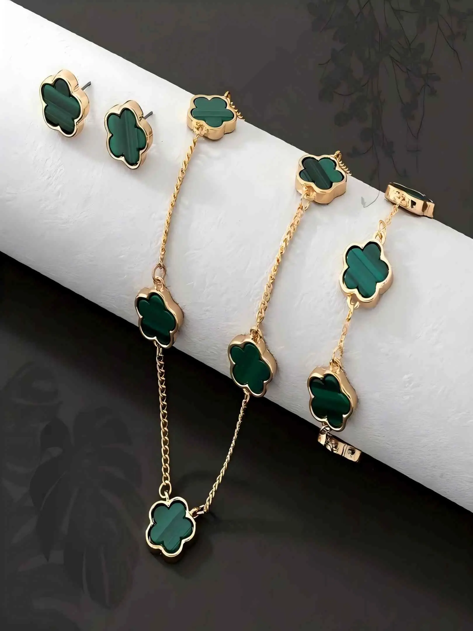 Lucky Clover Jewelry Set, Fake Malachite Vintage High-End Women's Commuter Party Accessories, Hypoallergenic Comfortable Evening Jewelry Set