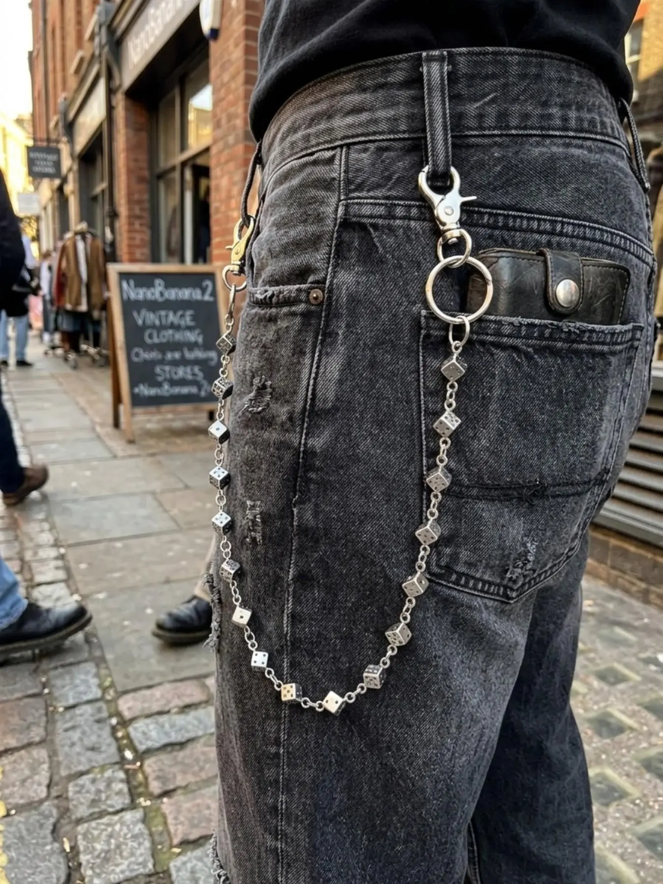 Punk Wallet Chain with Dice Charm, Unique Dice Design - Unisex Hip Hop Gothic Alloy Waist Chain for Jeans, Keys or Wallet, African Waist Beads Barbell Jewelry Clip Carabiner Clasp Anime Accessories, Bling Chain, Shiny Chain, Chains for pants