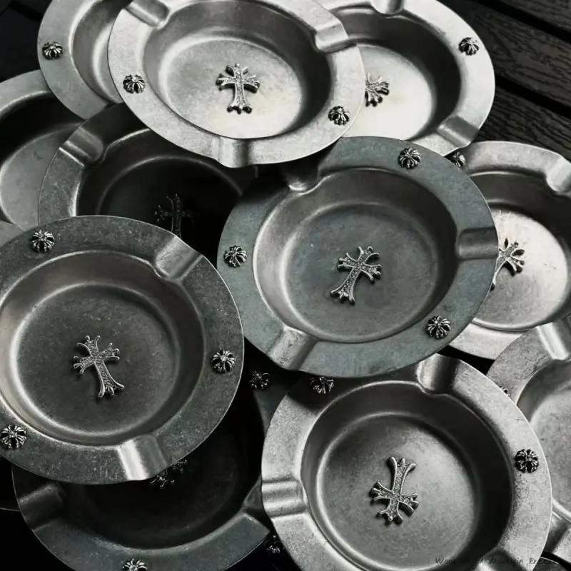 Stylish, minimalist, and retro-inspired round-shaped high-end ashtray