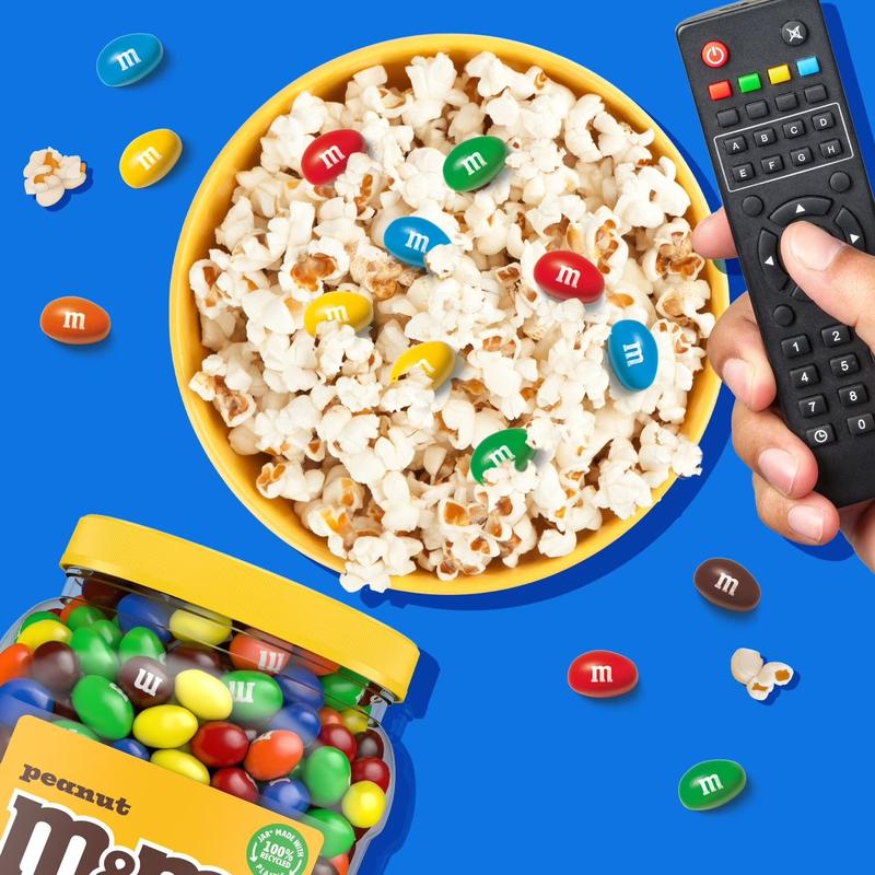 M&M'S Peanut Milk Chocolate Candy 62 oz Snack Bonbon Dessert with Tasty Peanut and Milk Chocolate Flavor Perfect for Sharing Generous Size for Parties and Gifting