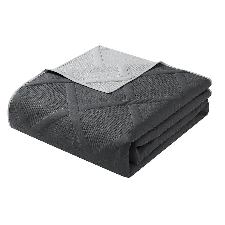 Mainstays 2-Tone Grey Geometric Diamond Print Reversible King Quilt - Textured Weave Microfibre Bedding, Breathable, Lightweight, Machine Washable, Low-Tumble-Dry, Generous Coverage for Adult Bedrooms, College Dorms