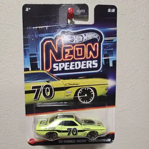 Hot Wheels Neon Speeders '70 Dodge Challenger