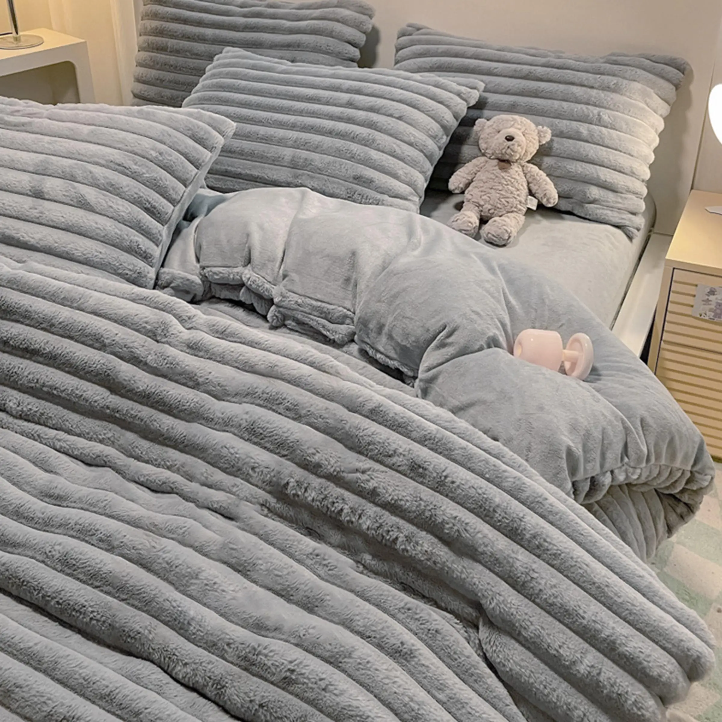 Solid Color Flannel Duvet Cover Set, 3 Counts/set Including 1 Count Duvet Cover & 2 Counts Pillowcase without Filler, Soft Bedding Set for Home Bedroo