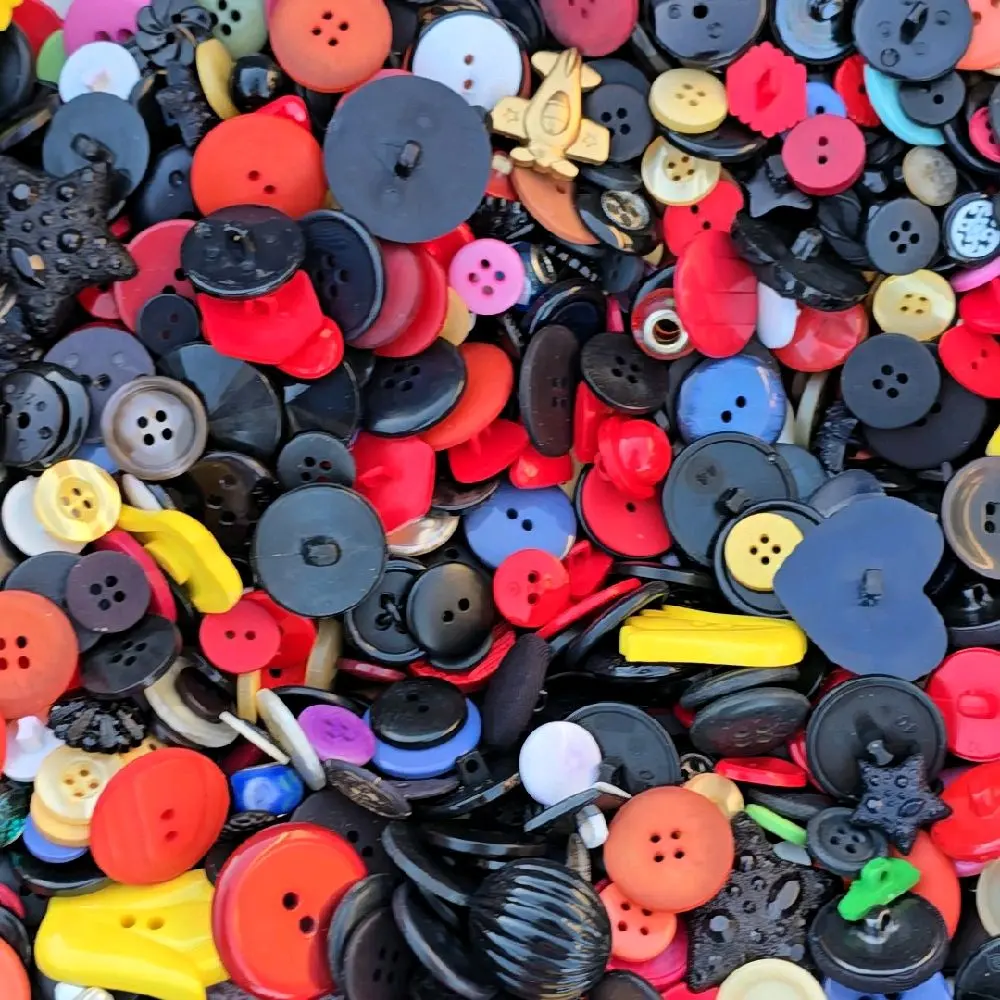 365 day Buttons, random assortment 400+ buttons