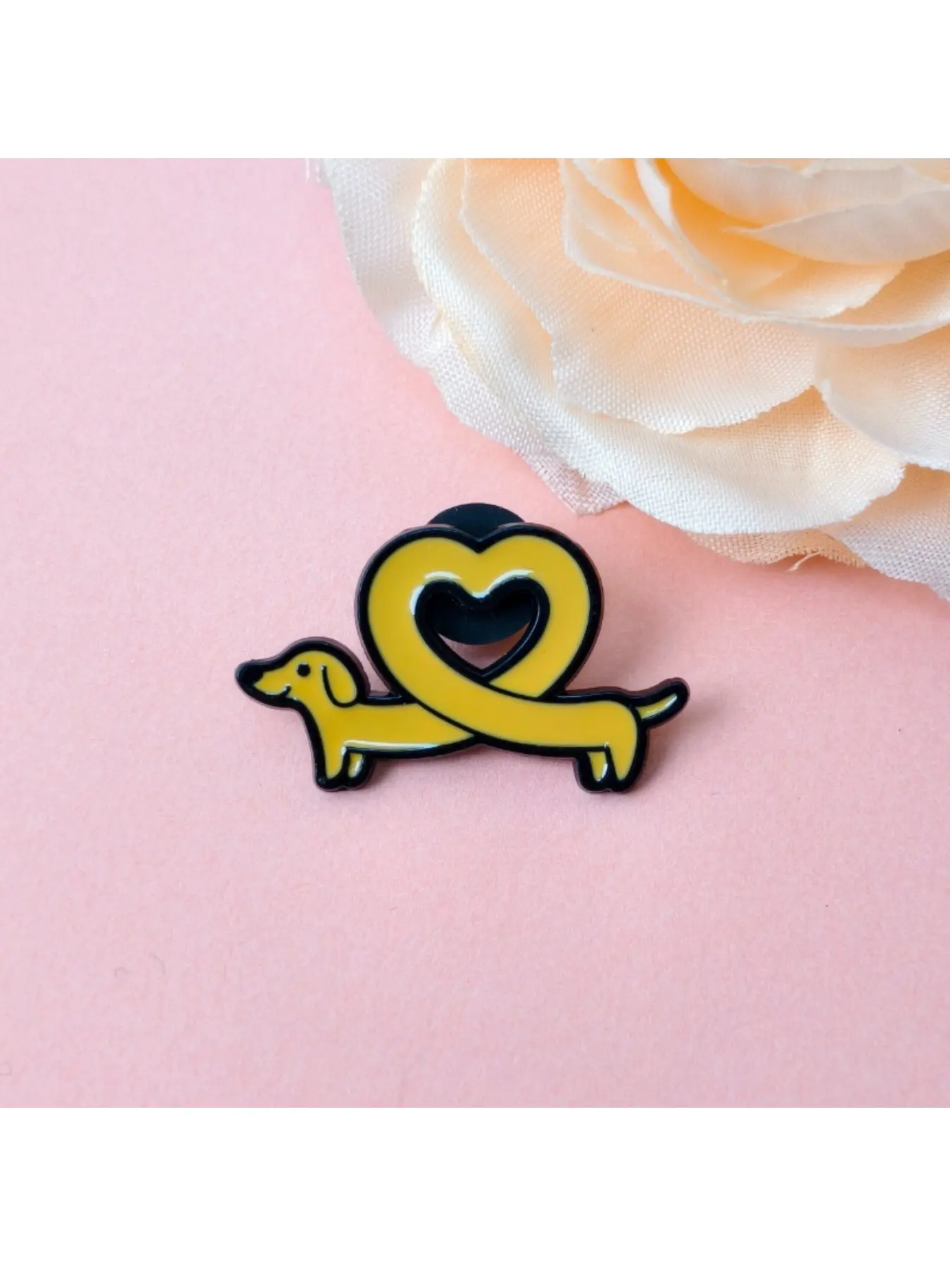 Enamel Pin Unisex Dachshund Dog Heart Shaped Badge Cute Pet Animal Lover Accessory for Backpacks Jackets Hats Bags
