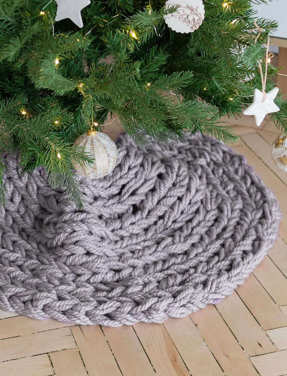 Pale Mauve Chunky-Knitted Christmas Tree Skirt | US Stock