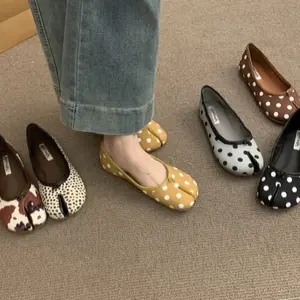 Polka dot shoes women's shoes 2026 Korean light mouth round head split toe shoes design versatile flat heel comfortable soft sole pig's trotters