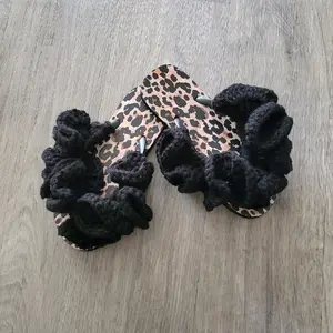 Hand crochet ruffled flip flop thong sandal. size 6 womens. leopard print sole. Black