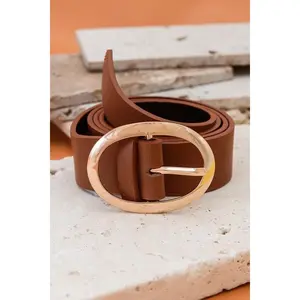 Oval Buckle Belt in Brown