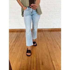 Risen | Mid Rise Cropped Flares