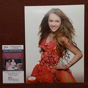Miley Cyrus 8 x 10 Signed JSA Authenticated Photograph
