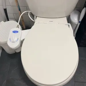 Deco Essentials Non-Electric Single Nozzle Toilet Seat Bidet for Standard 15/16"