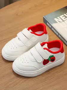 Girls' Strawberry Print Low-Top One-Piece Skate Shoes, Comfortable Velcro Closure, Perfect for Outdoor Activities