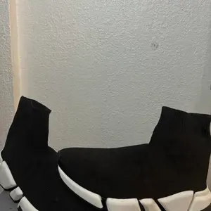 Luxury Shoe black and white sneaker