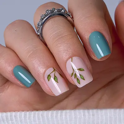 Cute Nails for Formal with A Green Dress