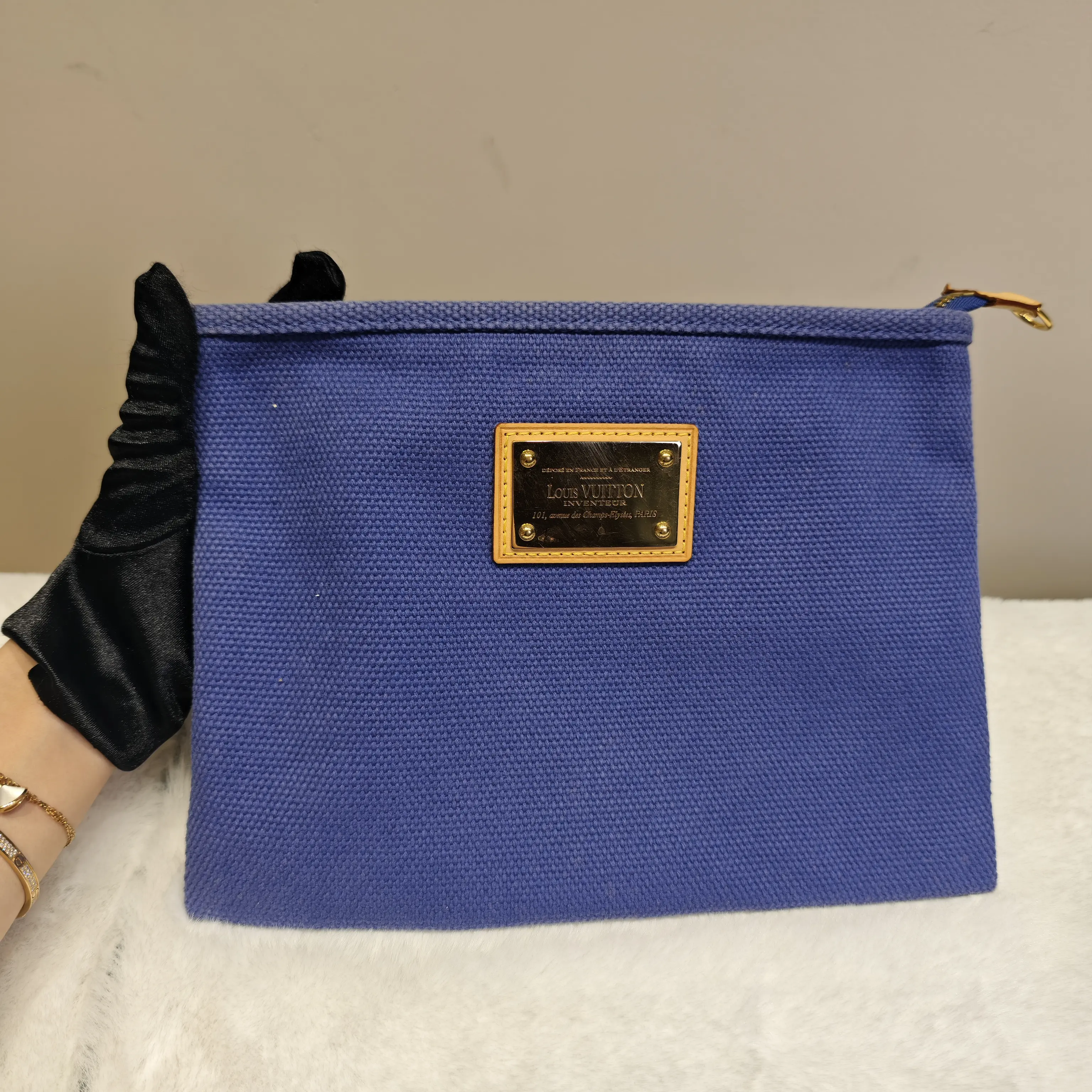 Pre-owned Louis Vuitton LV blue toiletry bag
