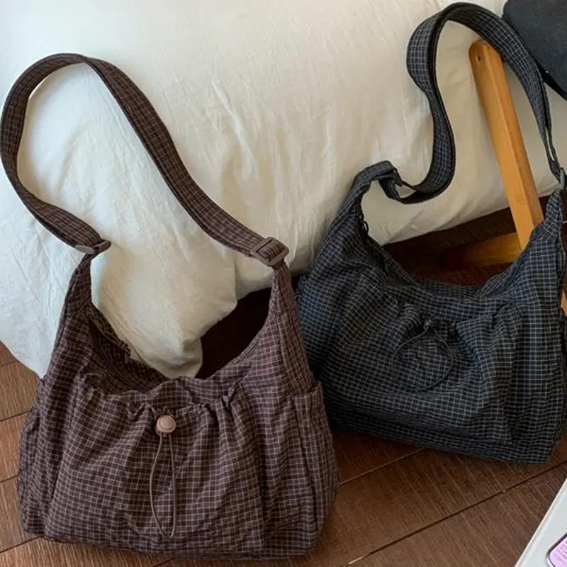 Fashionable and Lightweight Ruched Shoulder Crossbody Bag, Stylish Crossbody, Crossbody Purse, Casual and Versatile Plaid Handbag, Trendy and Textured Commuter Bag, Hobo Bag, Suitable for Daily Outfits, Commuting and Other Scenarios, Casual Bags