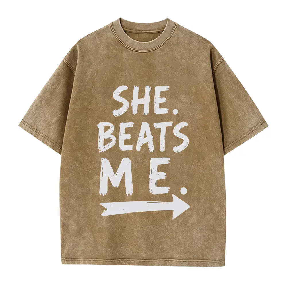 Casual Summer T-Shirt for Larger Men Featuring a Humorous 'She Beat Me' Arrow Graphic, Perfect for Everyday Wear, Plus Size