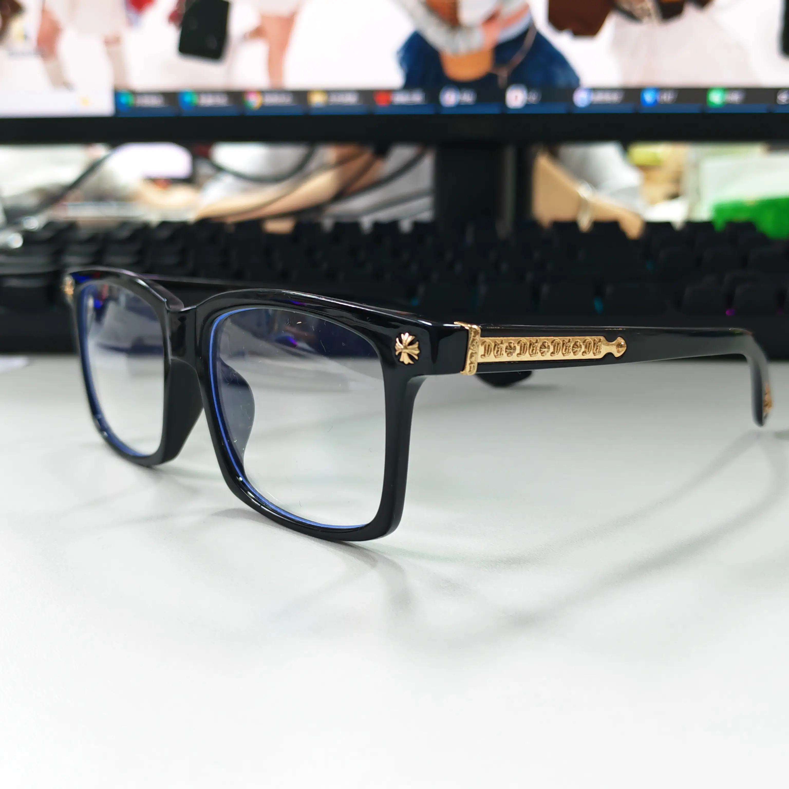 Retro Luxury Smart Black Square-Frame Eyeglasses for Men - Gold Temple Decoration, Lightweight Clear Lens Fashion Eyewear for Work & Daily Wear