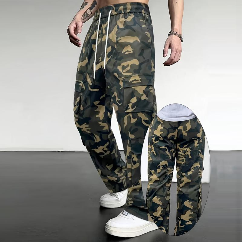 Camouflage men's work pants, regular fit, featuring reinforced stitching and functional cargo pockets, suitable for outdoor adventures and street fashion.