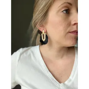 Lucky me earrings- black