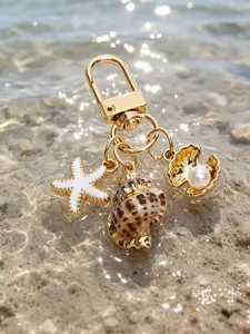 1pc Asymmetrical Shell, Starfish, And Conch Wallet Pendant Decorative Keychain, Nautical Keychain, Ocean Element Conch And Starfish Keyring, Bag Charm For Girls, Vacation Style Accent Piece, Versatile Commuter Decoration, Oceanic Elements, Nautical Theme