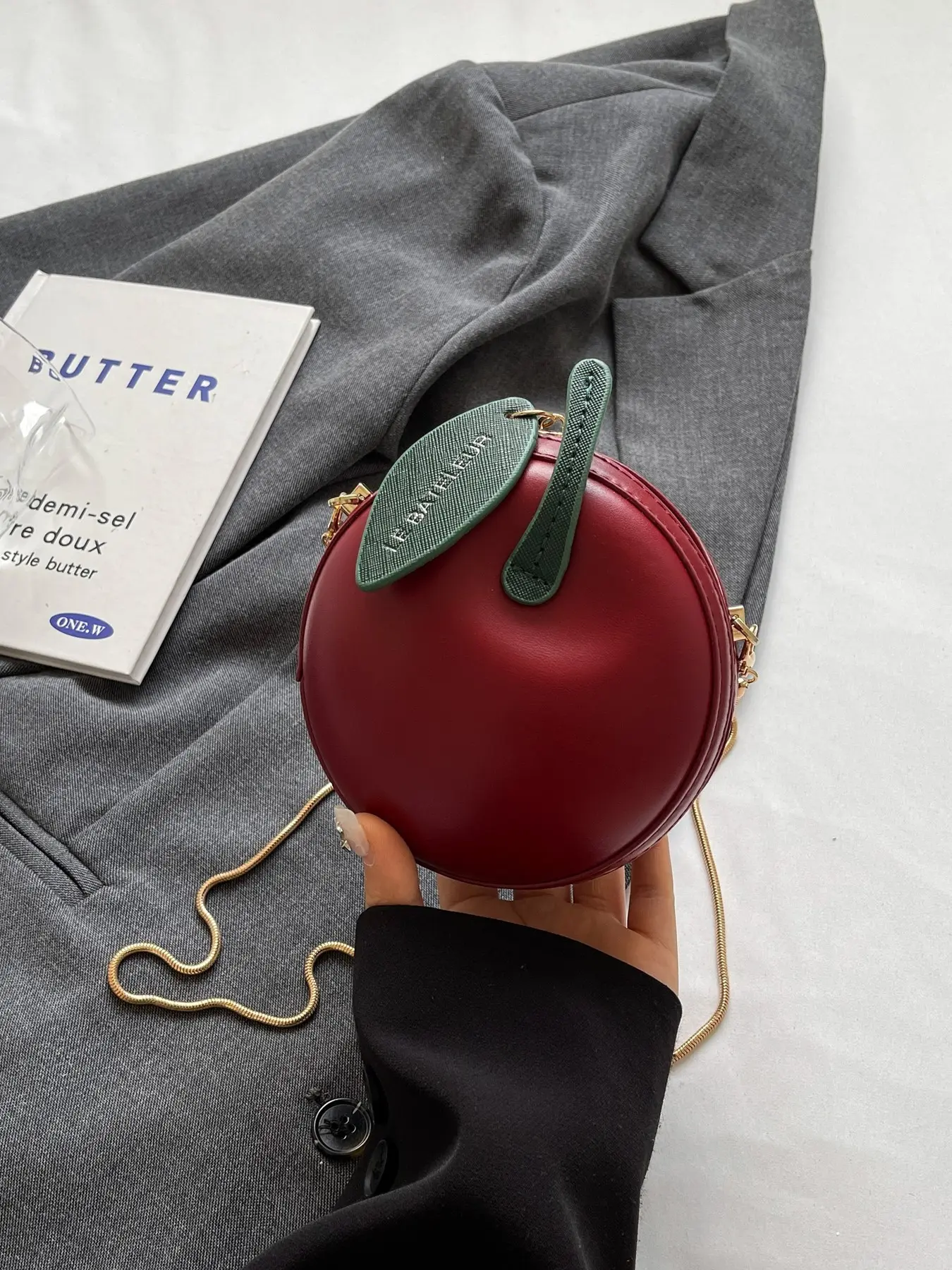 Korean Style Apple Shape Round Crossbody Bag, PU Leather Leaf Pendant Chain Mini Backpack, Sweet Commute Design, Unique Fashion Accessory