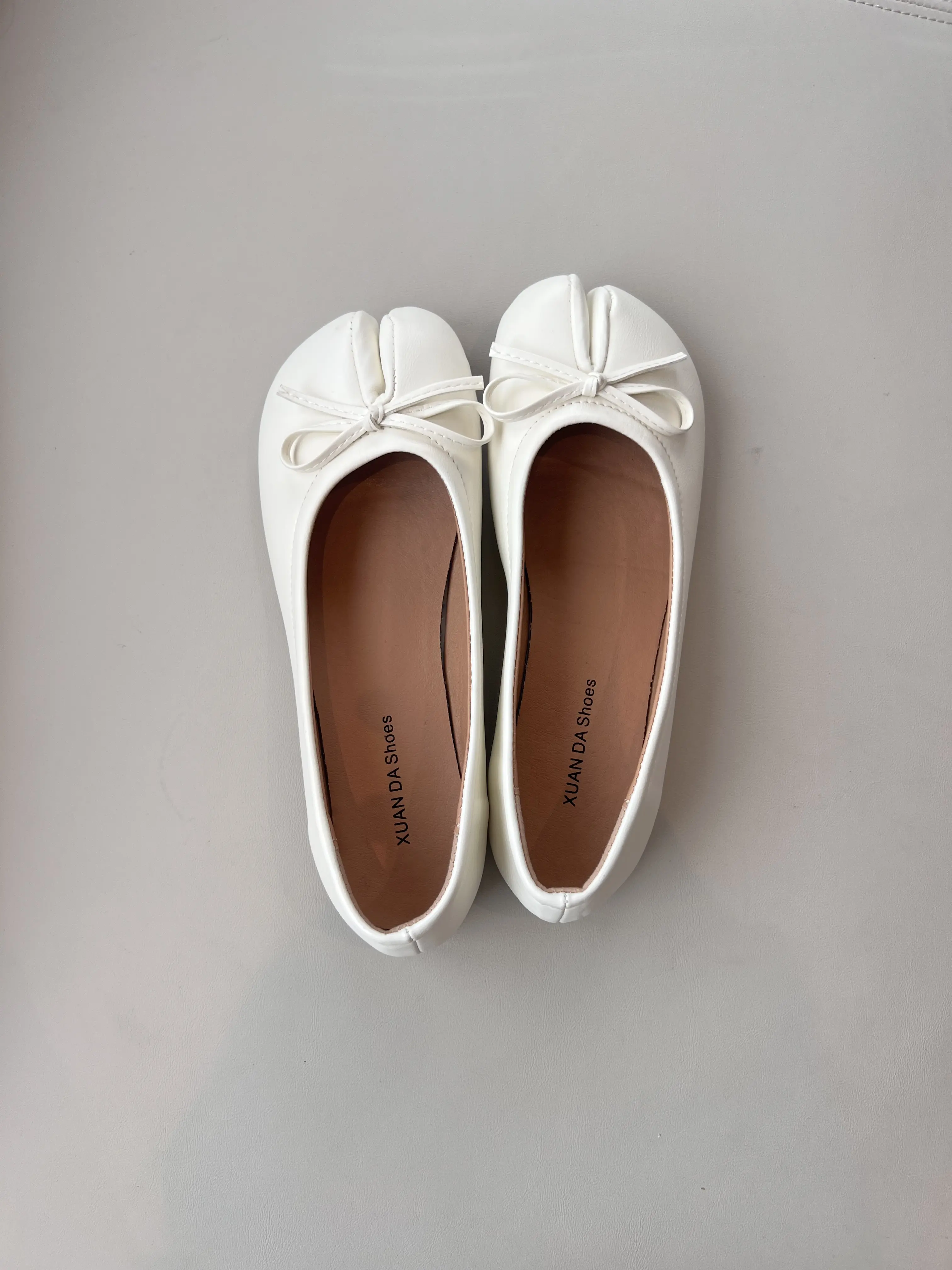 Female Classic Soft Leather Ballet Flats - Plain Design, Elegant Tiny Bow Detail, Multiple Shades for Year-Round Matching