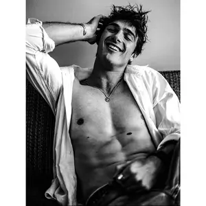 Boeyesuefi Jacob Elordi Poster Print Wall Art Canvas Poster Room Decoration Gift