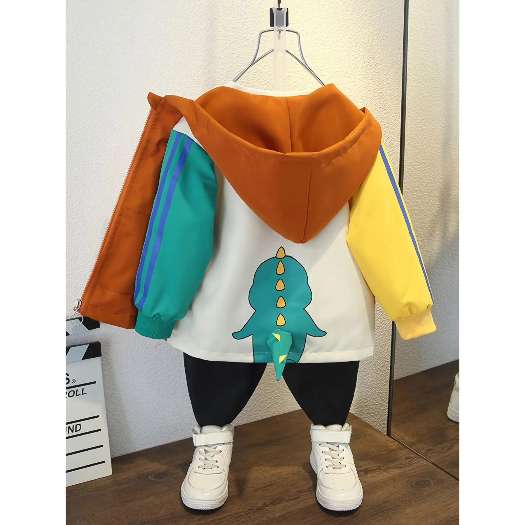 Boys' Cartoon Dinosaur Hooded Windbreaker Jacket, Cute Polyester Coat for Toddlers for Spring and Fall, Toddler-Safe Boys' Jackets, Animal-Themed Boys' Jackets